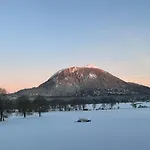 Maison De Bourg Au Coeur Du Parc Des Volcans D'auvergne * Saint-Genès-Champanelle