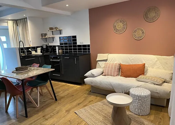 Maison De Bourg Au Coeur Du Parc Des Volcans D'auvergne *